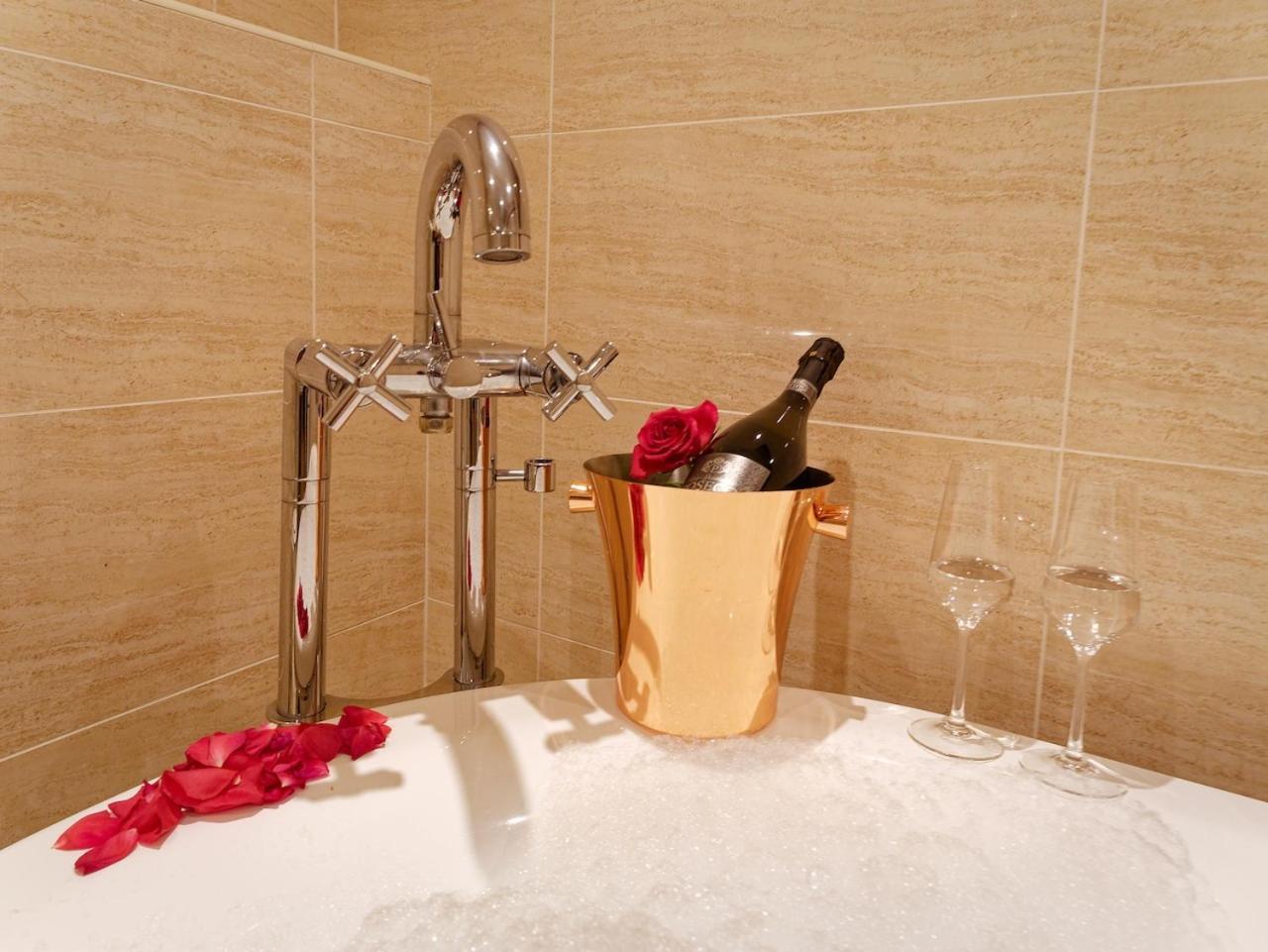 The Ship Inn - Winner Best Hotel Experience 2024 Visit Scotland Gatehouse of Fleet Esterno foto